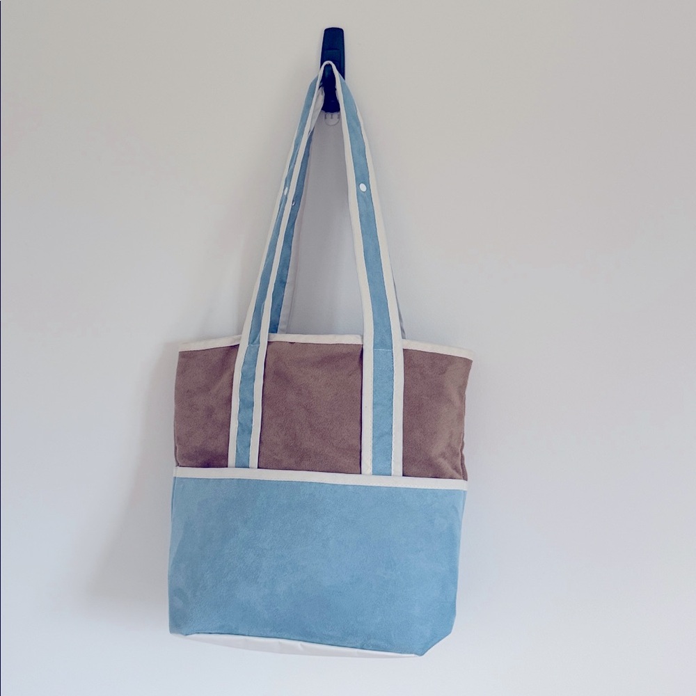 Stylish Hoohobbers Blue and Brown Tote